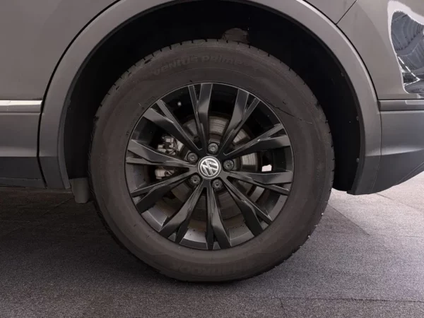 Photo 6 of 23 of WVGZZZ5NZJW329993 Volkswagen Tiguan 1.4 TSI Comfortline Business