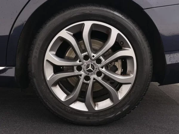 Mercedes-Benz C-Klasse 180 AUT. Premium