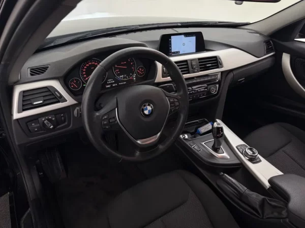 Photo 7 of 22 of WBA8E31090A381682 BMW 3 Serie 318i AUT. Executive
