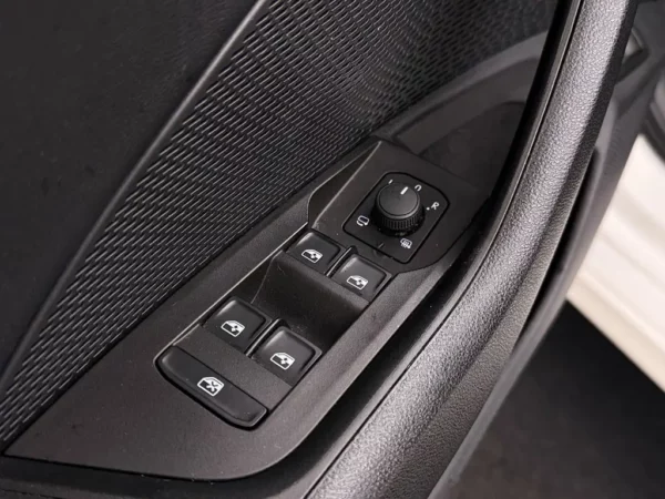 Photo 7 of 25 of TMBJP8NXXRY044543 Skoda Octavia Combi 1.0 e-TSI AUt. Business Edition LED