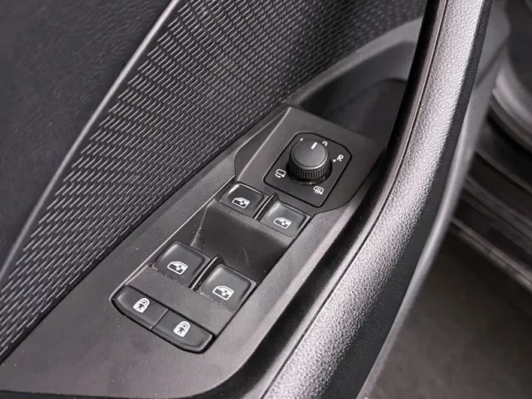 Photo 7 of 25 of TMBJR7NX9MY192874 Skoda Octavia Combi 1.5 e-TSI Business Edition Plus
