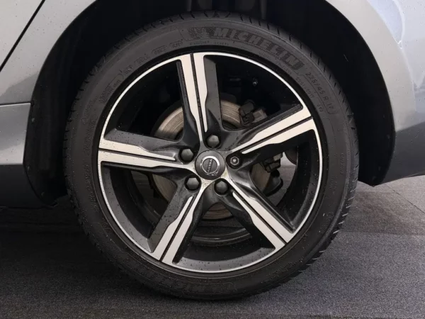 Volvo V40 2.0 D3 AUT. R-Design LED