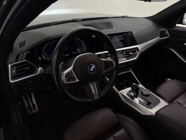 BMW 3 Serie Touring 320e Business Edition Plus M-Sport LED