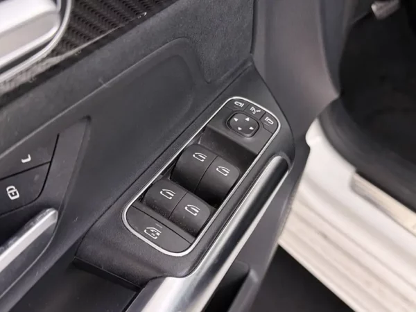 Mercedes-Benz B-Klasse 180 Aut. Launch Edition Premium Plus AMG