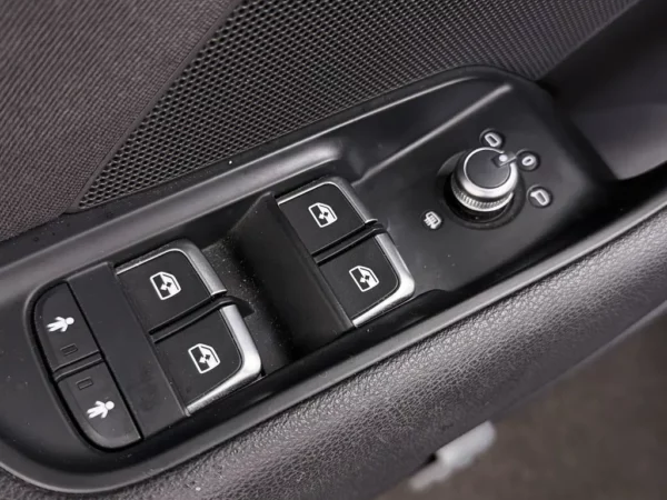 Photo 8 of 23 of WAUZZZ8V6HA103301 Audi A3 Sportback 1.4 TFSI AUT. CoD Sport S Line Edition