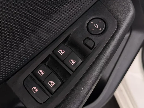 Photo 8 of 23 of WBA7K110707L48802 BMW 1-serie 116i Business Edition