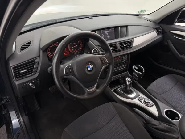 Photo 8 of 23 of WBAVL91080VT84125 BMW X1 sDrive20i Aut Limited Series
