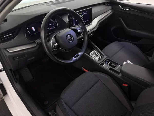 Photo 8 of 25 of TMBJP8NXXRY044543 Skoda Octavia Combi 1.0 e-TSI AUt. Business Edition LED