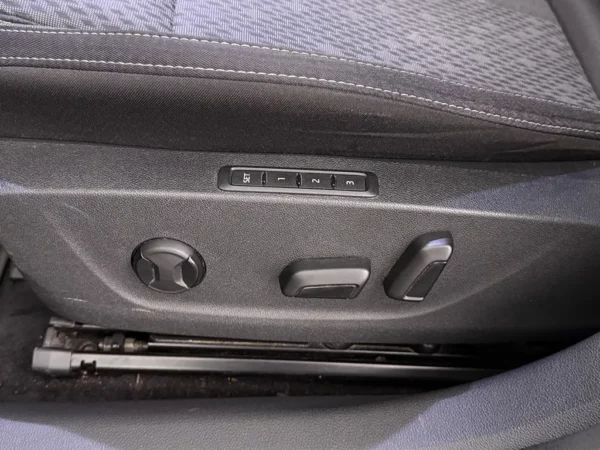 Photo 8 of 25 of TMBJR7NX9MY192874 Skoda Octavia Combi 1.5 e-TSI Business Edition Plus