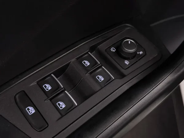 Photo 8 of 25 of WVGZZZA1ZLV134142 Volkswagen T-Roc 1.0 TSI Style Business