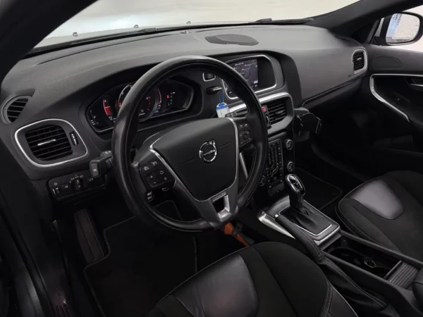 Volvo V40 2.0 D3 AUT. R-Design LED