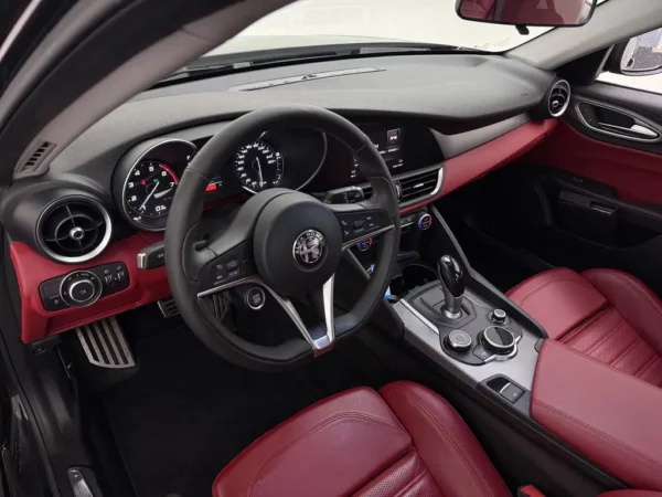 Photo 8 of 25 of ZAREAECN0H7562822 Alfa Romeo Giulia 2.0T Super 1e Eig!! NAP