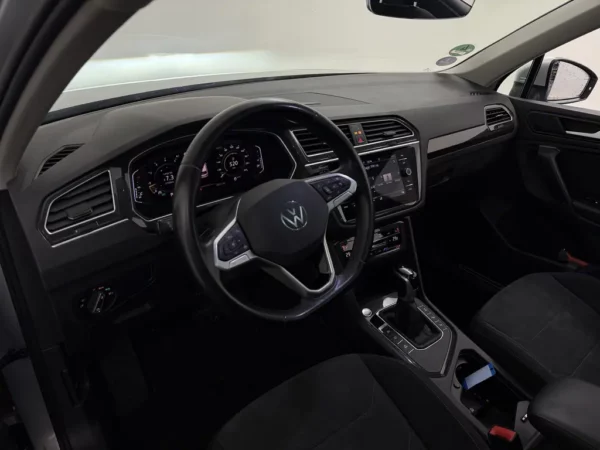 Photo 8 of 26 of WVGZZZ5NZMW056491 Volkswagen Tiguan 1.5 TSI AUT. Elegance