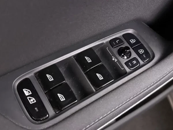 Photo 8 of 27 of LPSVSECEKNL057293 Polestar 2 Standard Range Single Motor 63kWh