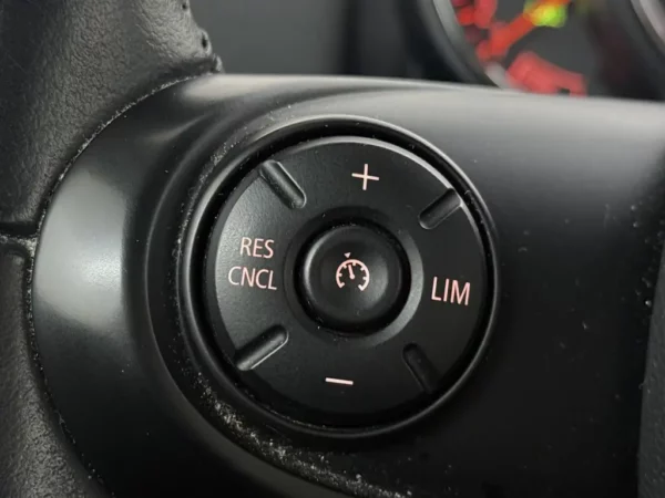 MINI Countryman 1.5 One Dutch Made Edition