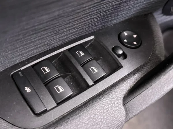 Photo 9 of 23 of WBAVL91080VT84125 BMW X1 sDrive20i Aut Limited Series