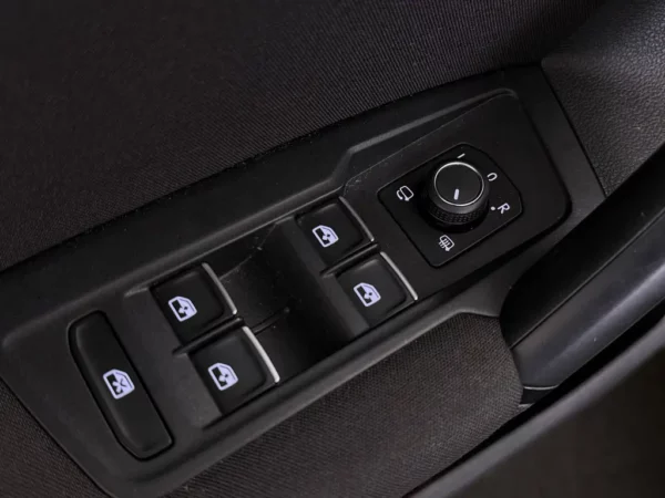 Photo 9 of 23 of WVGZZZ5NZHW862496 Volkswagen Tiguan 1.4 TSI DSG Comfortline