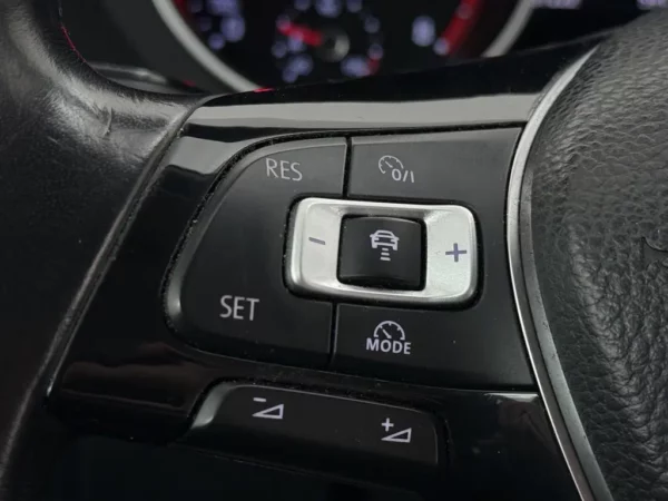 Photo 9 of 23 of WVGZZZ5NZJW329993 Volkswagen Tiguan 1.4 TSI Comfortline Business