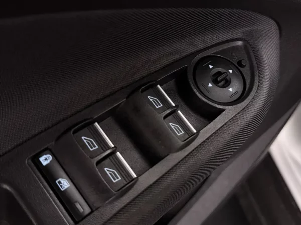 Photo 9 of 25 of WF0VXXGCEVHR85368 Ford C-MAX 1.5 Titanium
