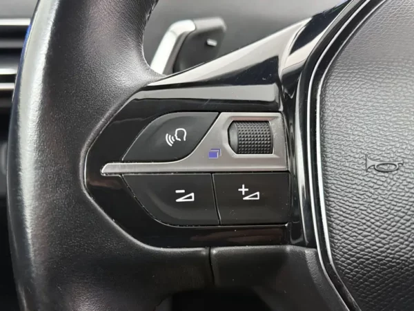 Photo 9 of 26 of VF3MRHNSRJL073812 Peugeot 5008 1.2 PureTech AUT. Allure 7p.