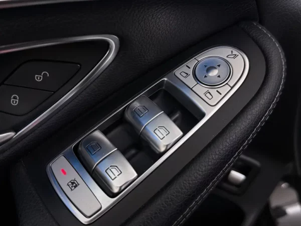 Photo 9 of 27 of WDC2539461F363216 Mercedes-Benz GLC 250 4MATIC Premium Plus