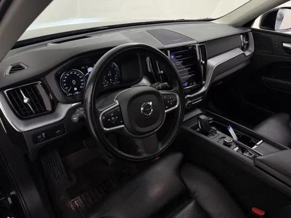 Volvo XC60 2.0 B5 Aut. Momentum Exclusive Pano