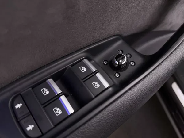 Photo 9 of 31 of WAUZZZ4M5HD026738 Audi Q7 3.0 TDI e-tron quattro Sport LED-Matrix